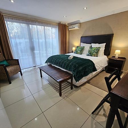 Bettie'S Luxury Lodge Kroonstad Exterior foto