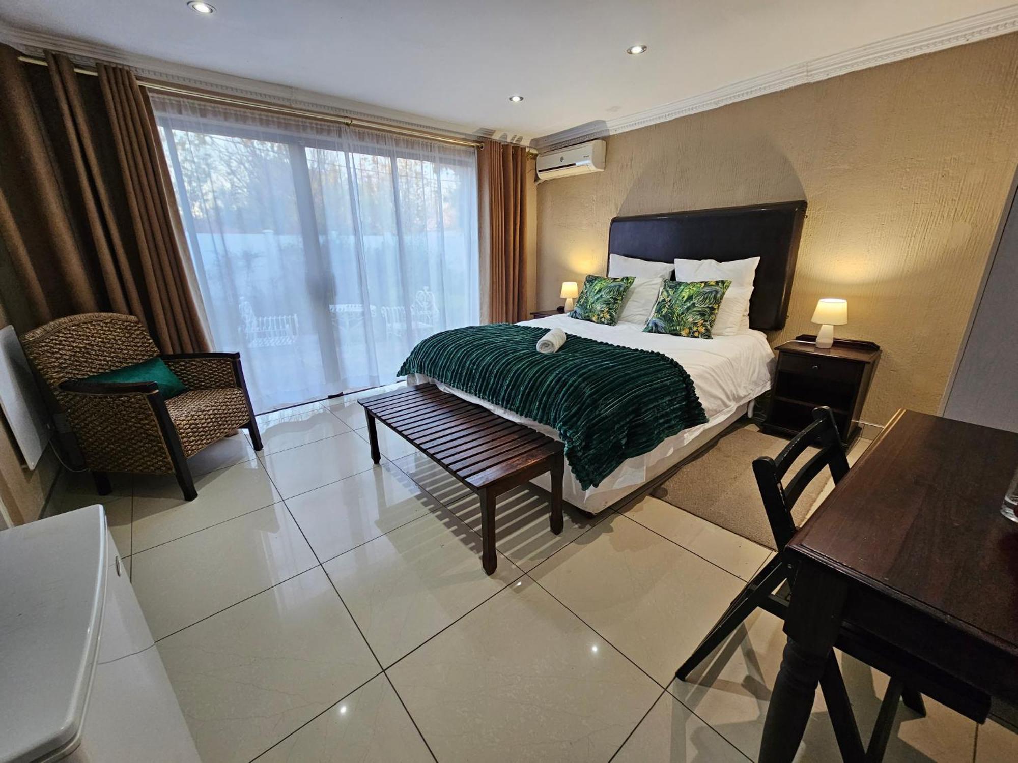 Bettie'S Luxury Lodge Kroonstad Exterior foto
