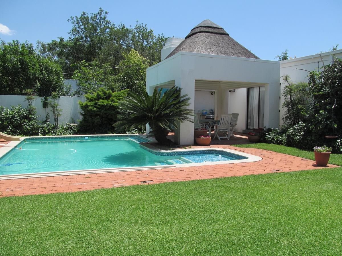 Bettie'S Luxury Lodge Kroonstad Zimmer foto